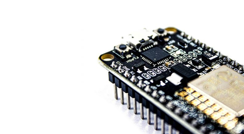 برد توسعه NodeMcu دارای هسته وای فای ESP8266 و مبدل CP2102